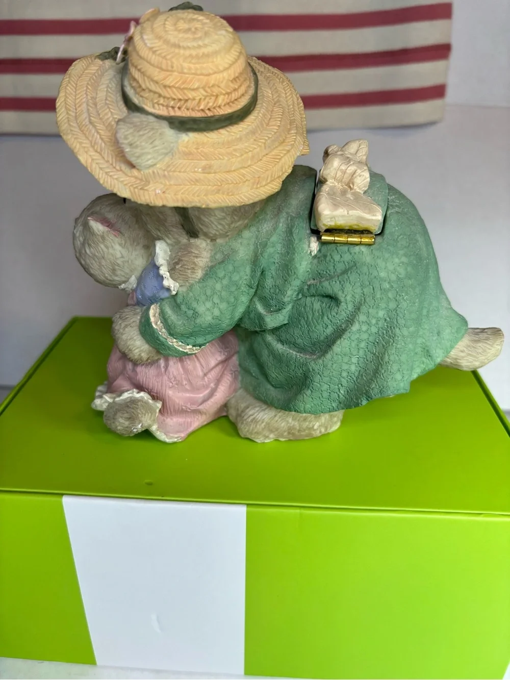 Hand-Painted resin Mother and Kitten Figurine - bank. Green, Pink, Cream